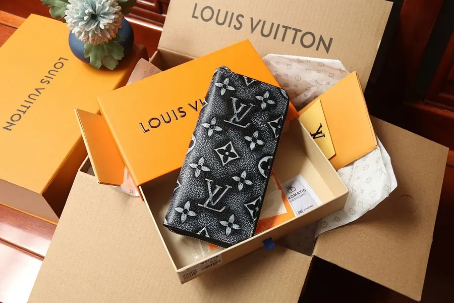 ルイ・ヴィトン(LOUIS VUITTON) ロングウォレット 収納しやすい メンズ|新品 9230E255の商品画像