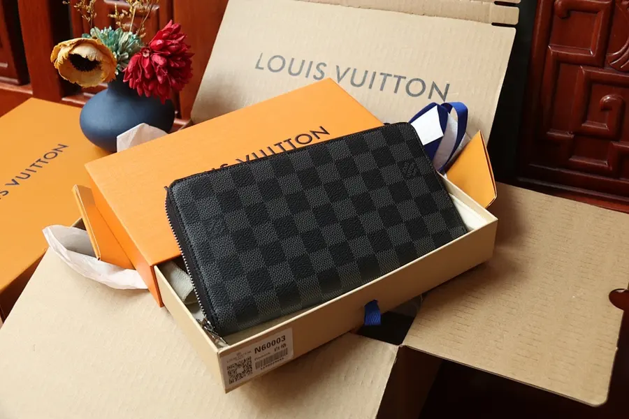 ルイ・ヴィトン（LOUIS VUITTON） メンズ ロングウォレット 収納しやすい｜新品 92F89653