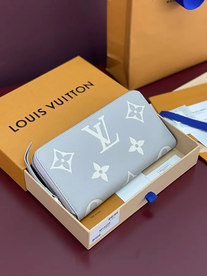 ルイ・ヴィトン(LOUIS VUITTON) レディース 長財布 ロングタイプ|新品 94275C05の商品画像
