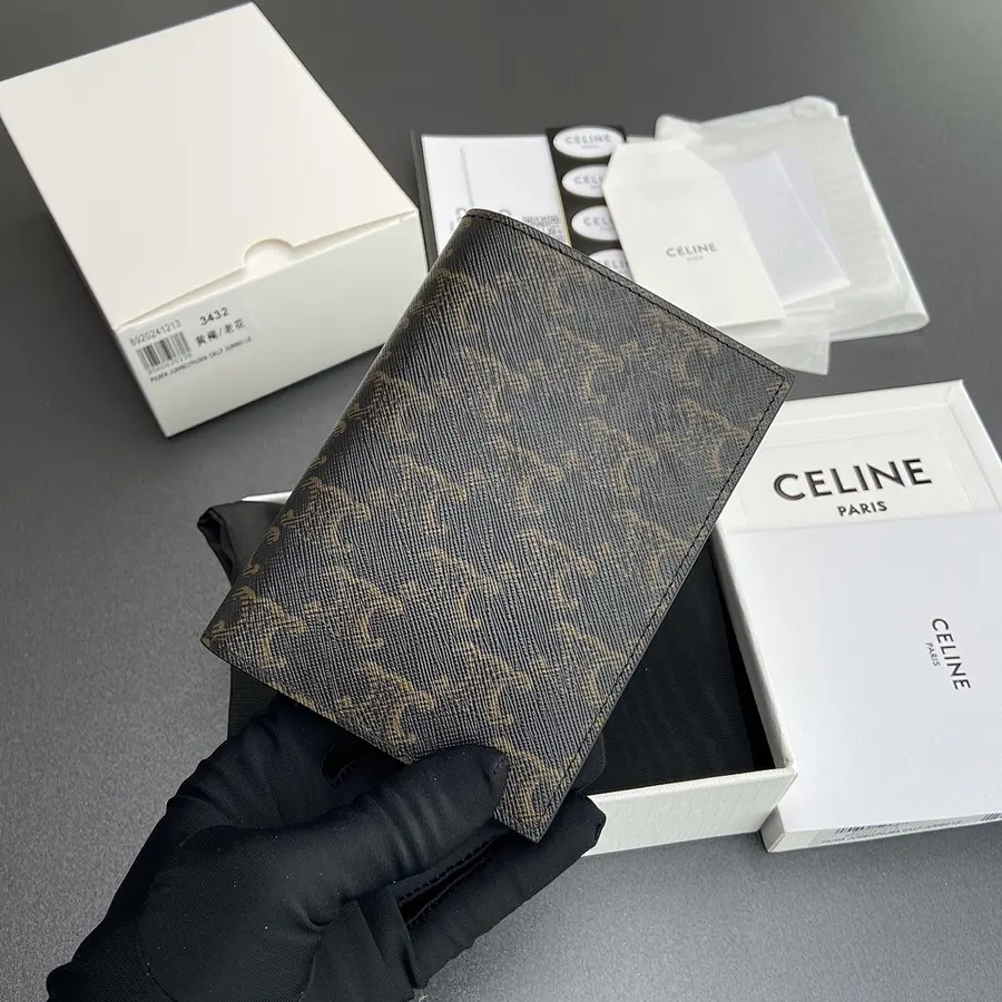 CELINE セリーヌ（CELINE） レザー パスポートケース 男女兼用｜新品 94568C6A