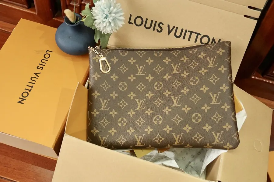 ルイ・ヴィトン（LOUIS VUITTON） クラッチバッグ 新品 メンズ 手持ちタイプ｜9463D017