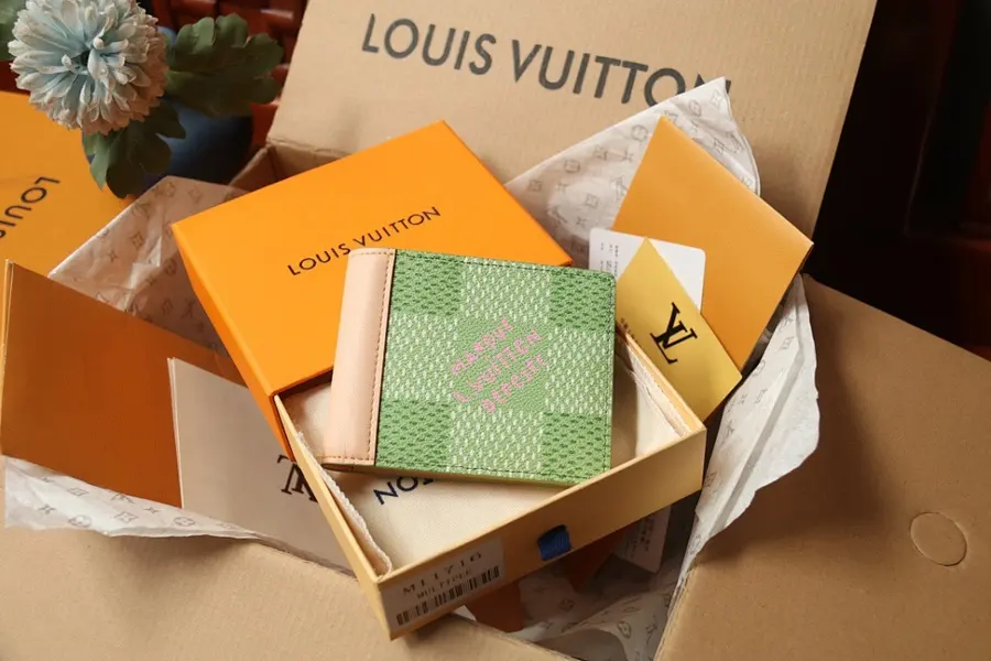 ルイ・ヴィトン（LOUIS VUITTON） コンパクト財布 レザー メンズ｜新品 94F10013