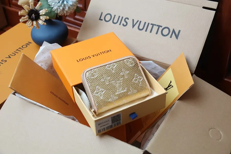 ルイ・ヴィトン（LOUIS VUITTON） レザー コンパクト財布 レディース｜新品 951D5246