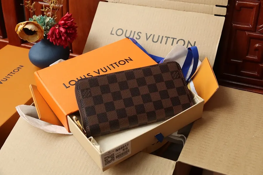 ルイ・ヴィトン（LOUIS VUITTON） 収納しやすい 長財布 メンズ｜新品 95ADEED4