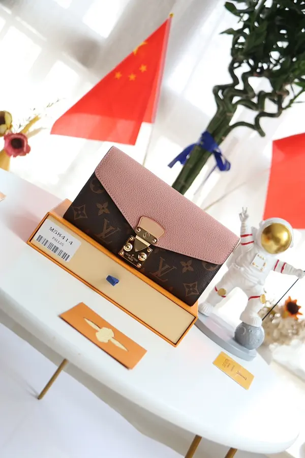 ルイ・ヴィトン(LOUIS VUITTON) 収納しやすい ロングウォレット レディース|新品 95E1287Fの商品画像