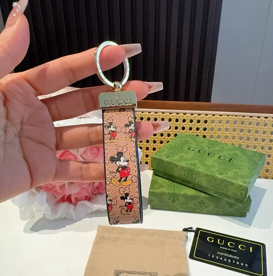 ホワイトデーに贈るブランド小物｜関係性別ガイド