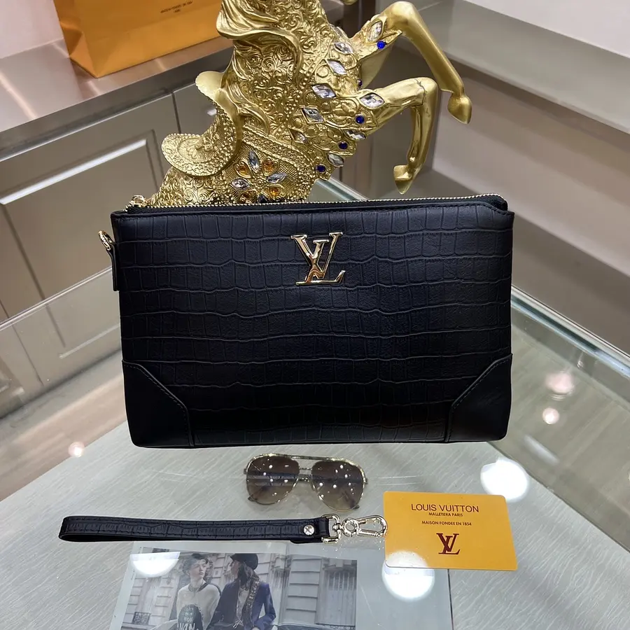 ルイ・ヴィトン（LOUIS VUITTON） クラッチバッグ 新品 メンズ レザー｜98EBC6F8