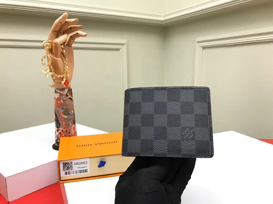 ルイ・ヴィトン（LOUIS VUITTON） メンズ コンパクト財布 レザー｜新品 9A6C2C35