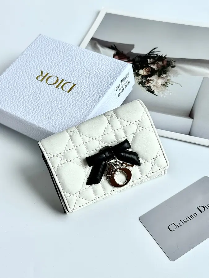 ディオール（DIOR） コンパクト財布 新品 レディース 持ち歩きやすい｜9C2098BA