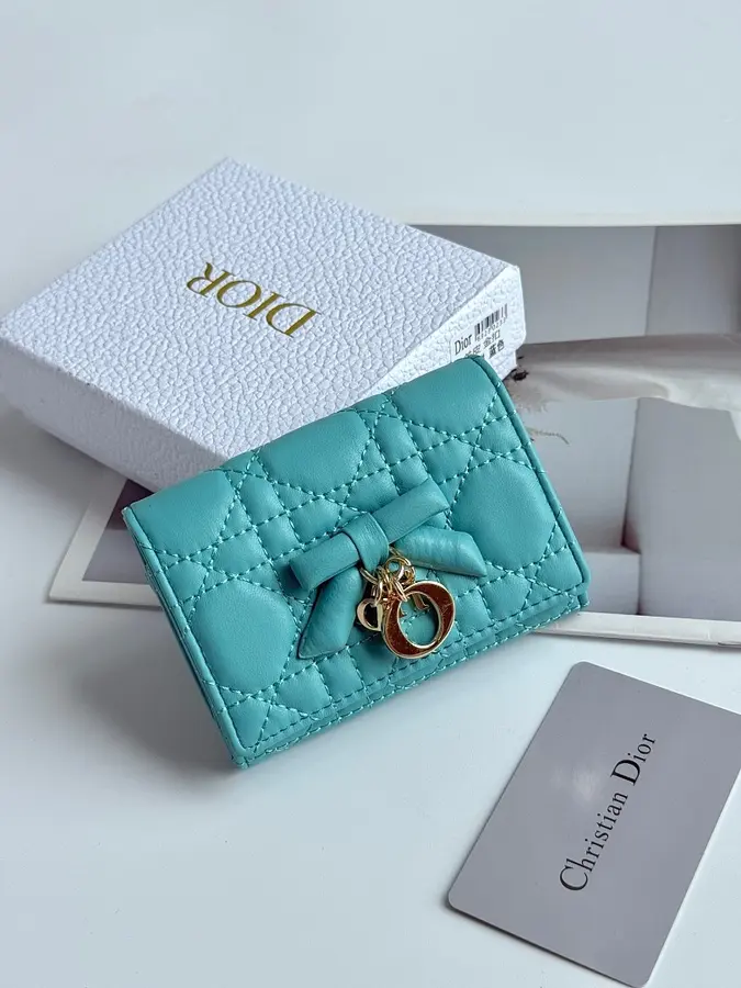 ディオール（DIOR） コンパクト財布 新品 レディース 持ち歩きやすい｜9D938106の商品画像