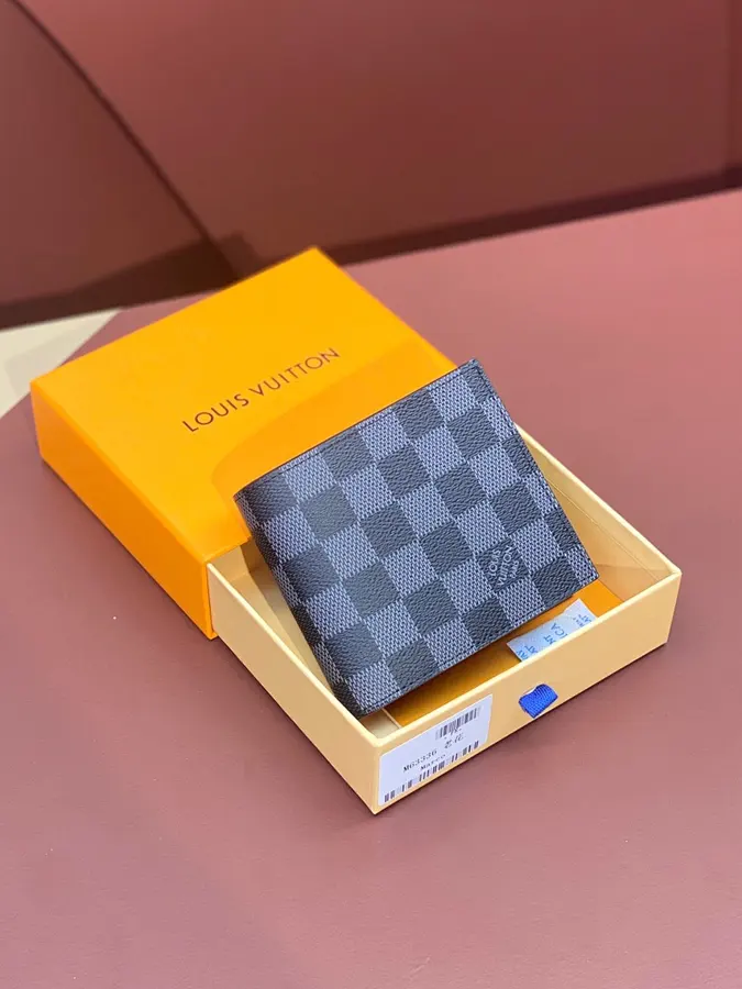 ルイ・ヴィトン（LOUIS VUITTON） コンパクト財布 持ち歩きやすい レディース｜新品 9E7842B2