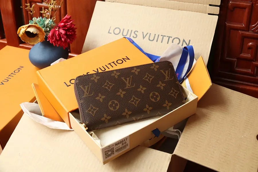ルイ・ヴィトン（LOUIS VUITTON） メンズ ロングウォレット レザー｜新品 9E9BF8CE