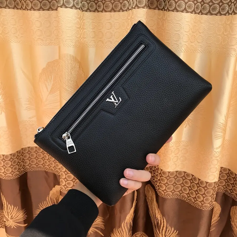 ルイ・ヴィトン（LOUIS VUITTON） レザー クラッチバッグ メンズ｜新品 9F348A5C