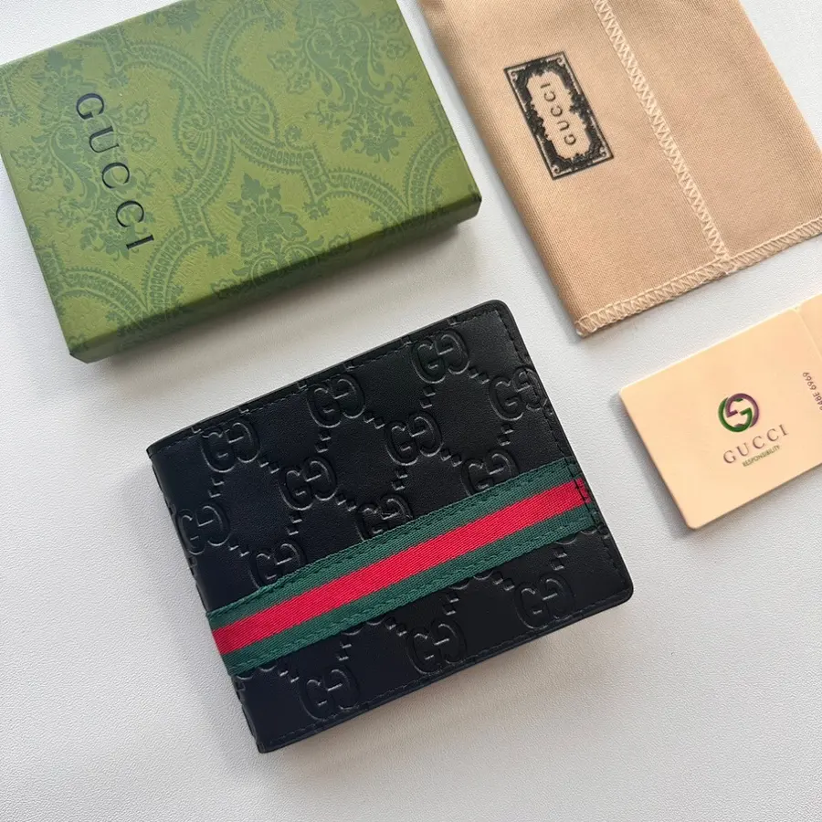 グッチ（GUCCI） 持ち歩きやすい コンパクト財布 メンズ｜新品 9F949050