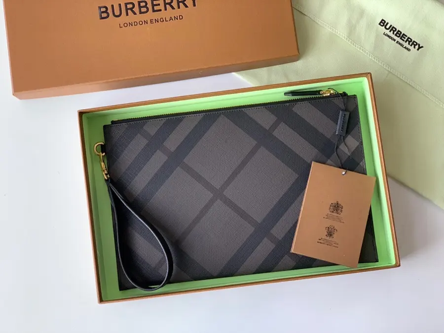 バーバリー（BURBERRY） レザー クラッチバッグ メンズ｜新品 A0DD7B64