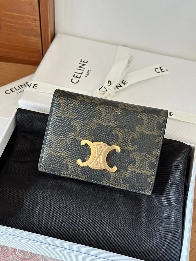 セリーヌ（CELINE） 名刺入れ 新品 男女兼用 コンパクト｜A10A3324