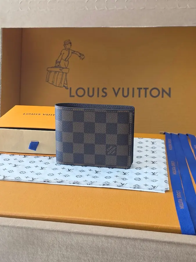 ルイ・ヴィトン（LOUIS VUITTON） レザー コンパクト財布 メンズ｜新品 A202ADBC