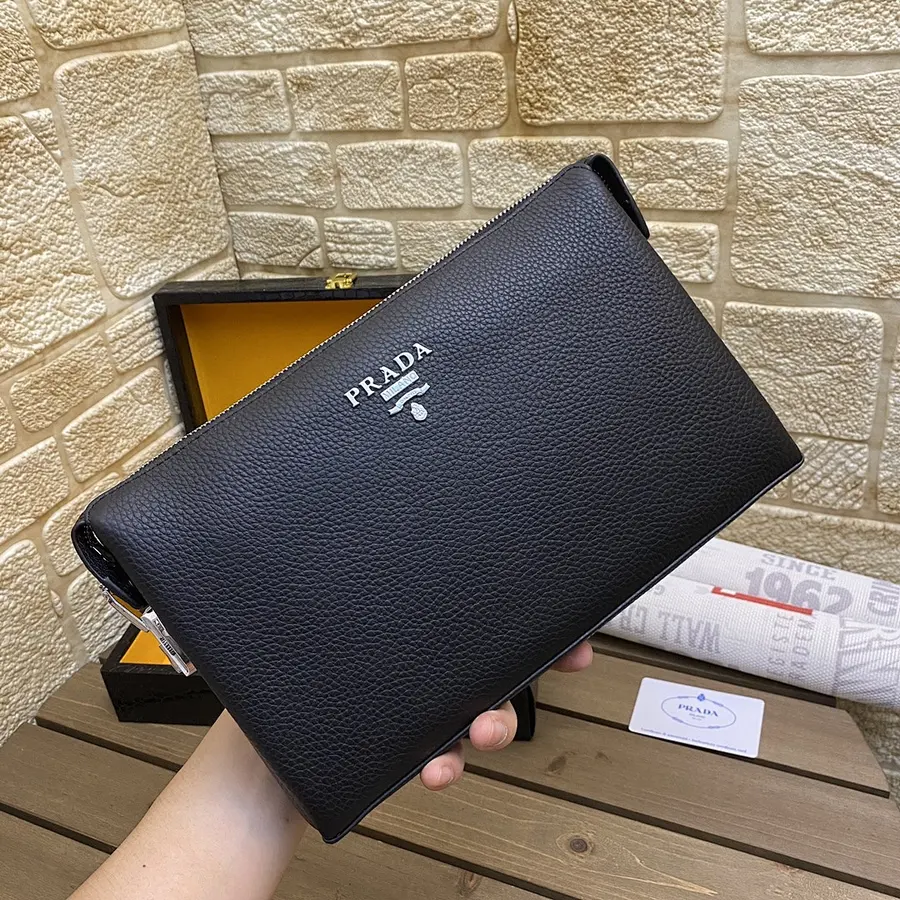 プラダ(PRADA) メンズ クラッチバッグ 手持ちタイプ|新品 A3170CBFの商品画像