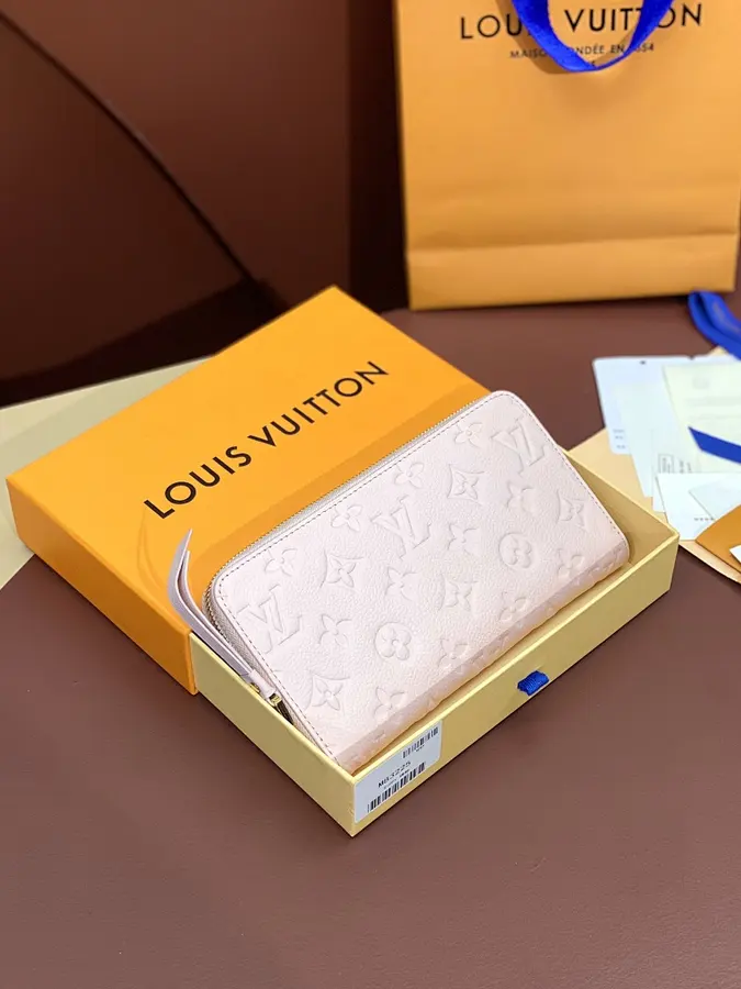 ルイ・ヴィトン(LOUIS VUITTON) 長財布 収納しやすい レディース|新品 A33E2DAFの商品画像