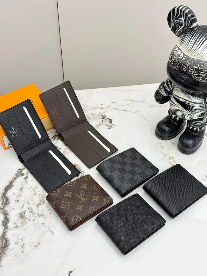 LOUIS VUITTON ルイ・ヴィトン（LOUIS VUITTON） ミニ財布 持ち歩きやすい メンズ｜新品 A3A96BB3