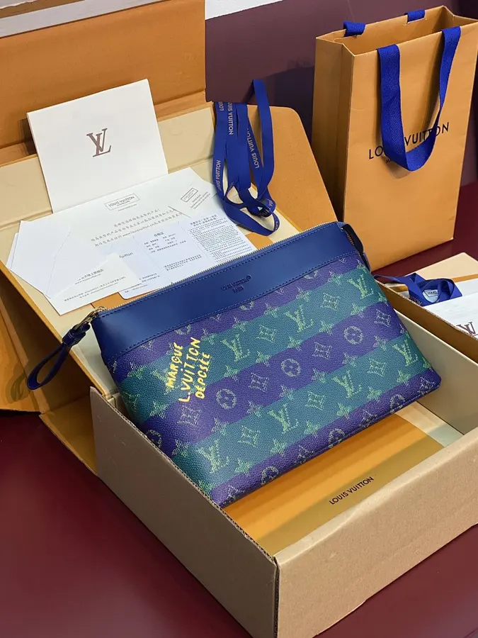 ルイ・ヴィトン（LOUIS VUITTON） レザー クラッチバッグ メンズ｜新品 A3AD76DC