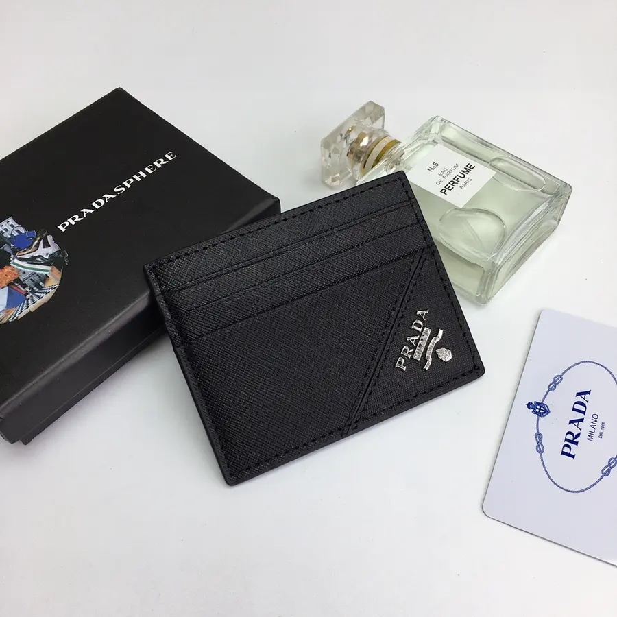 プラダ(PRADA) 男女兼用 カードホルダー レザー|新品 A435775Dの商品画像