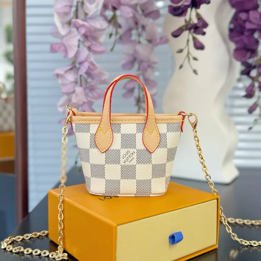 ルイ・ヴィトン（LOUIS VUITTON） モノグラム キーケース 男女兼用｜新品 A8246873