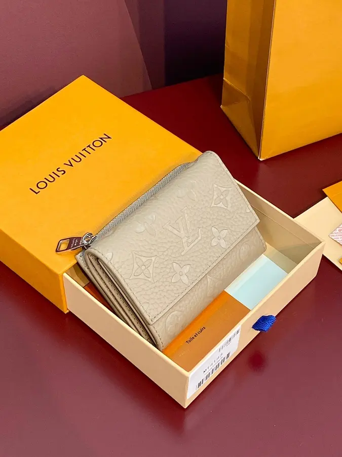 ルイ・ヴィトン（LOUIS VUITTON） コンパクト財布 新品 レディース レザー｜A8C2599E