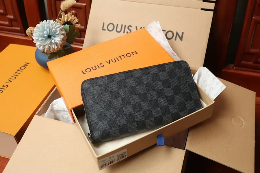 ルイ・ヴィトン（LOUIS VUITTON） レザー ロングウォレット メンズ｜新品 A9AE0615