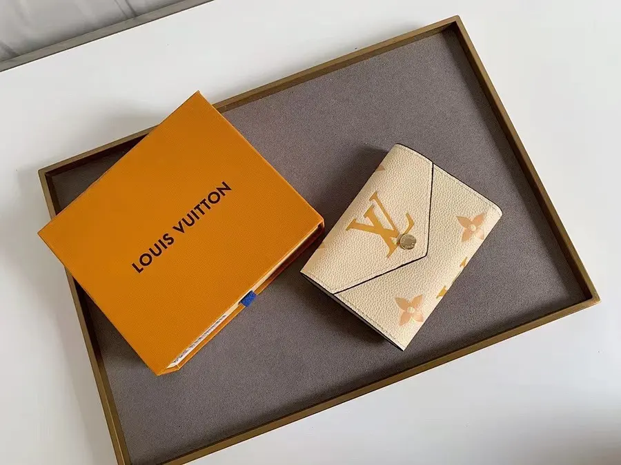 ルイ・ヴィトン(LOUIS VUITTON) 持ち歩きやすい コンパクト財布 レディース|新品 AA0A1EEDの商品画像