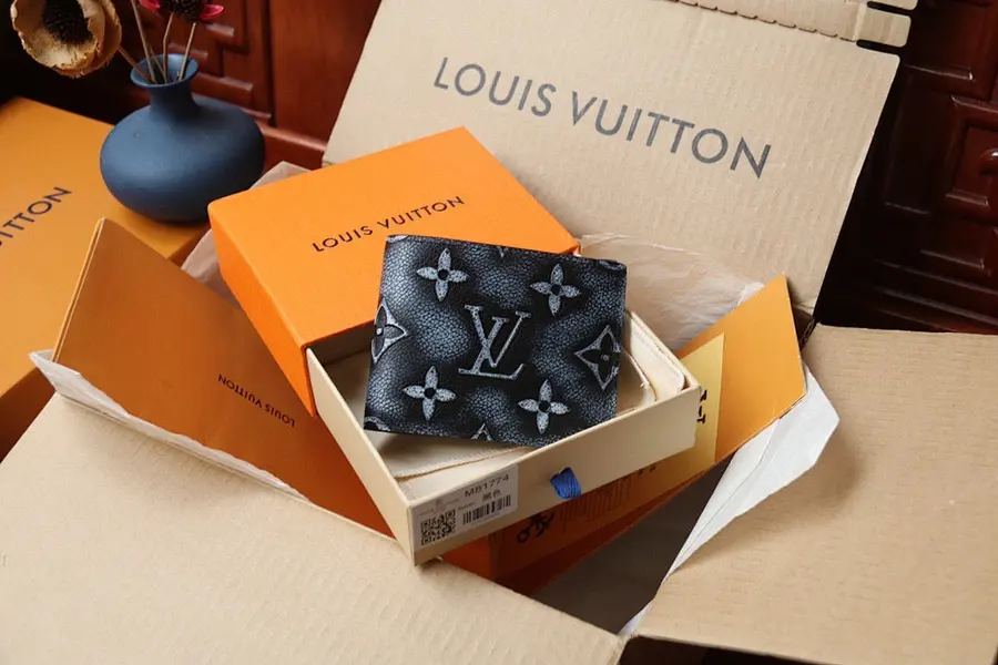 ルイ・ヴィトン（LOUIS VUITTON） レザー ミニ財布 メンズ｜新品 AB412CE7