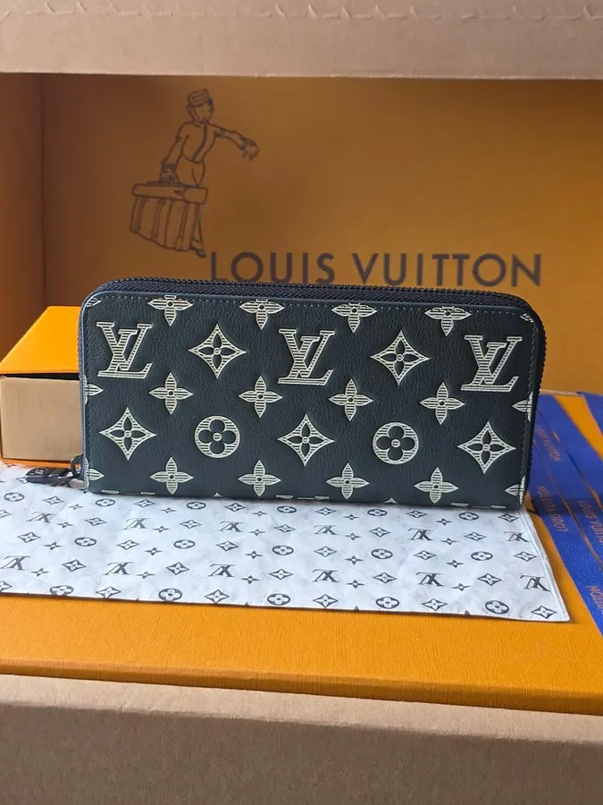 ルイ・ヴィトン（LOUIS VUITTON） ロングウォレット レザー レディース｜新品 AE14E065