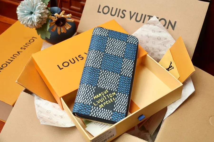 ルイ・ヴィトン(LOUIS VUITTON) 長財布 レザー メンズ|新品 AE1BF1A3の商品画像