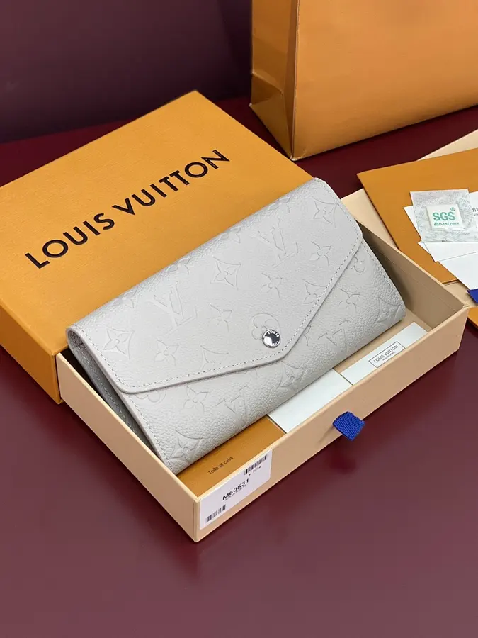 ルイ・ヴィトン(LOUIS VUITTON) レディース 長財布 収納しやすい|新品 AE4EF361の商品画像