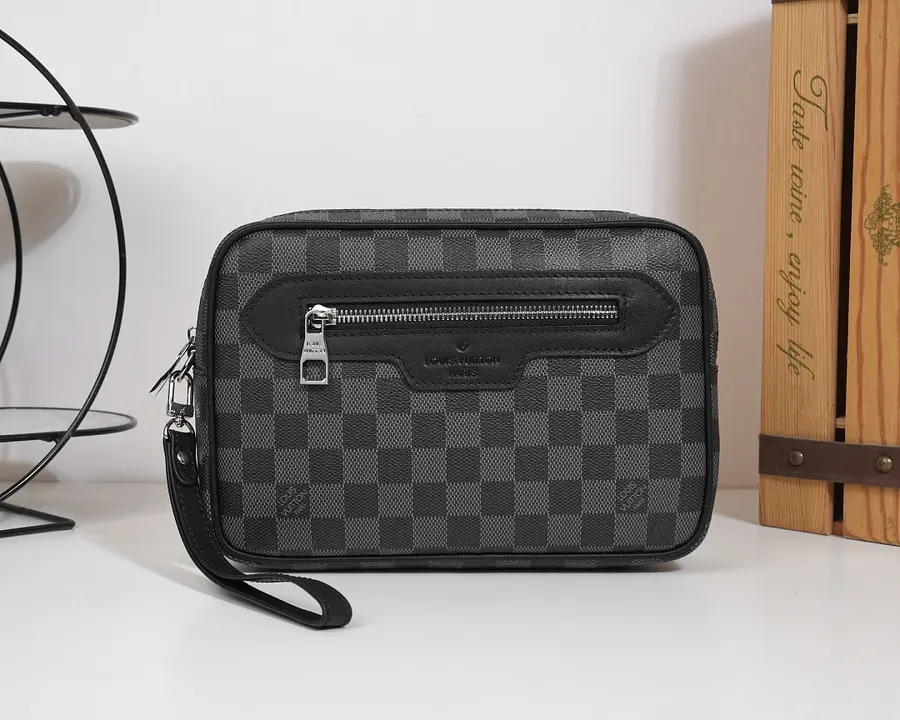 ルイ・ヴィトン（LOUIS VUITTON） メンズ クラッチバッグ レザー｜新品 AF00C624