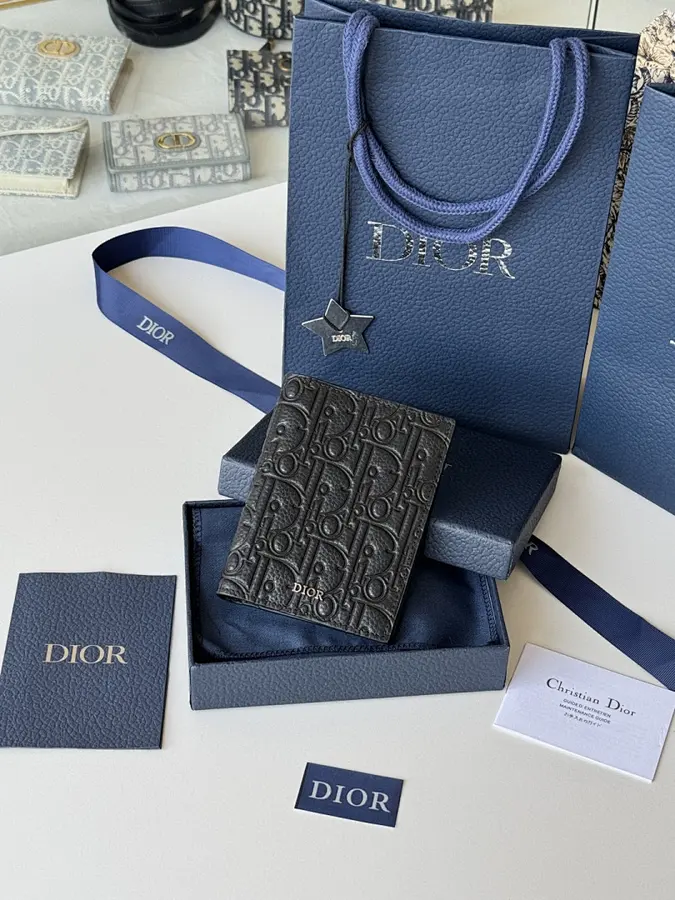ディオール（DIOR） レザー パスポートケース レディース｜新品 B320125E