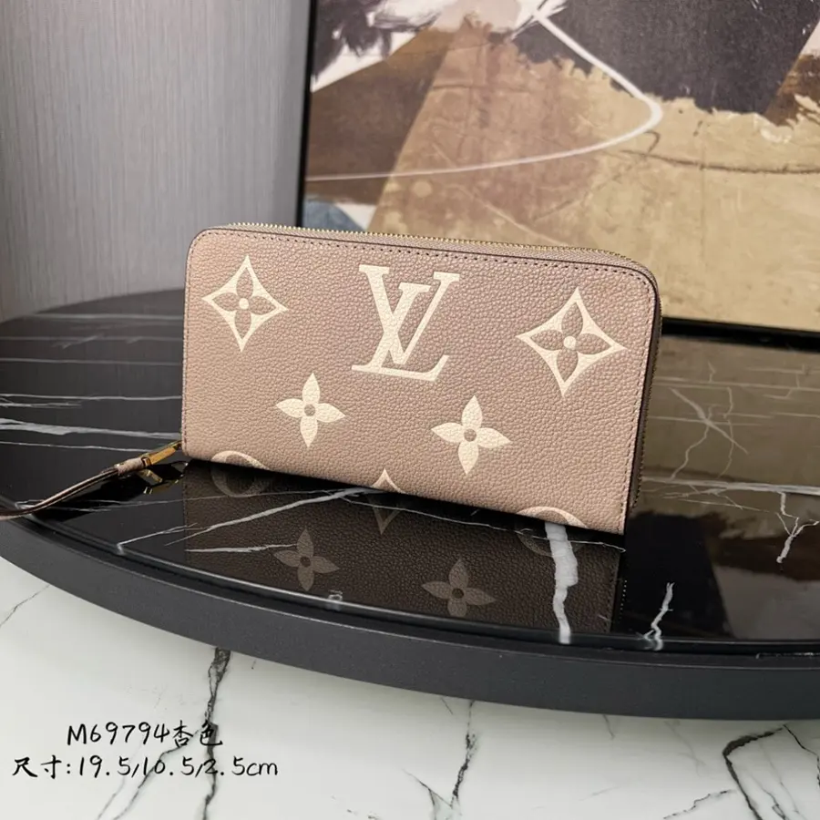 ルイ・ヴィトン（LOUIS VUITTON） レザー ロングウォレット レディース｜新品 B320B322