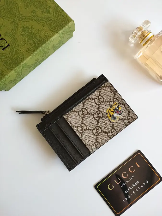 グッチ（GUCCI） カードケース 新品 男女兼用 スリム｜B3B03A67