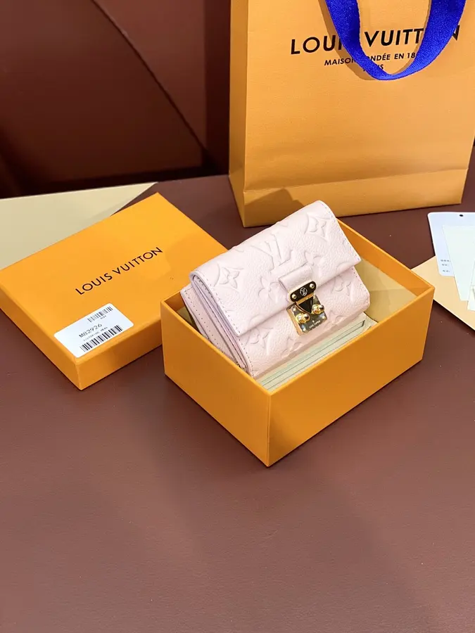 ルイ・ヴィトン(LOUIS VUITTON) 持ち歩きやすい ミニ財布 レディース|新品 B54B0A0Fの商品画像