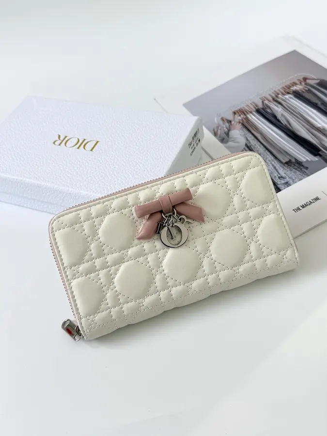 ディオール（DIOR） 長財布 収納しやすい レディース｜新品 B558AD99