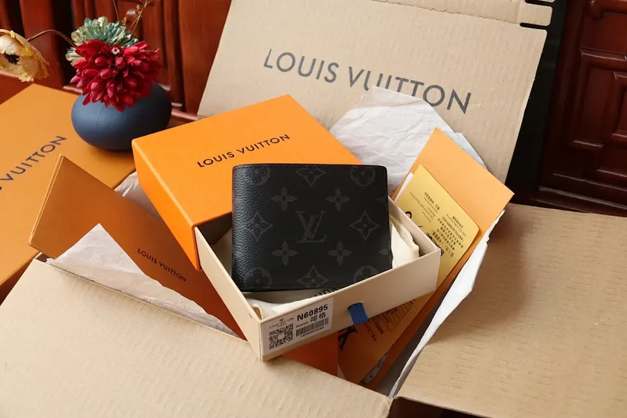 ルイ・ヴィトン（LOUIS VUITTON） コンパクト財布 新品 メンズ 持ち歩きやすい｜B6E74003