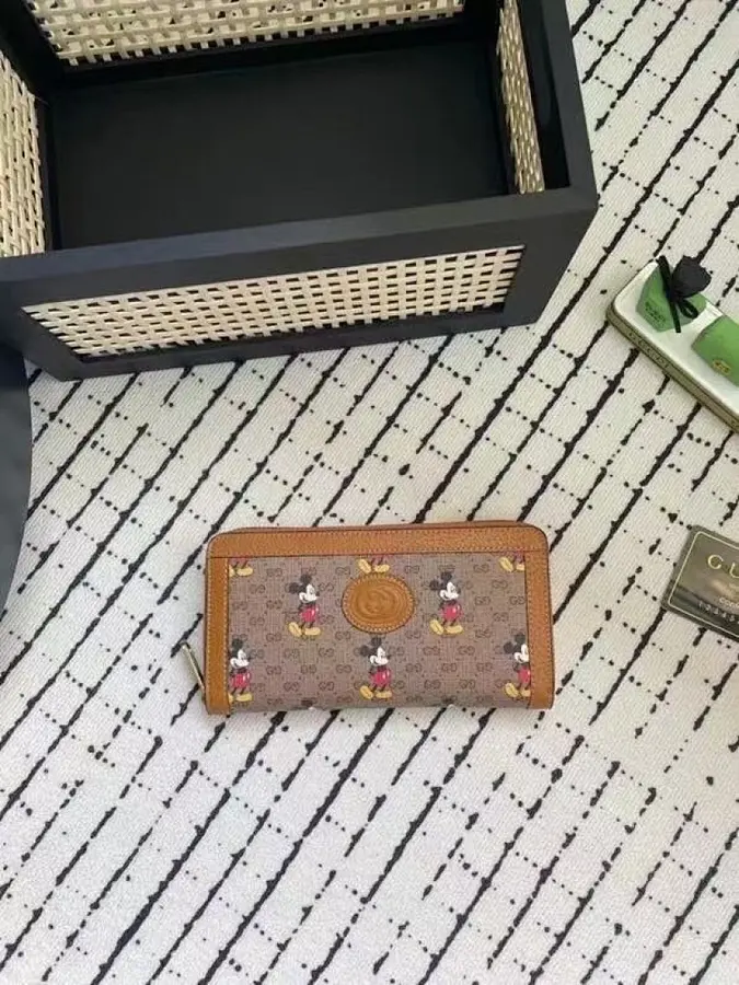 グッチ（GUCCI） レディース ロングウォレット レザー｜新品 B8C7C871