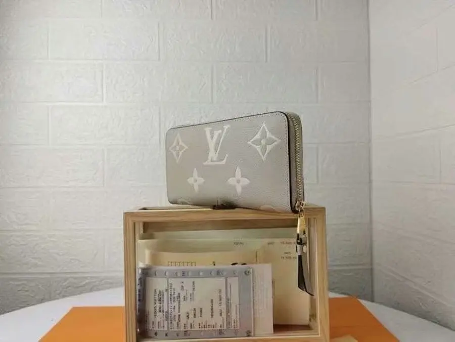 ルイ・ヴィトン(LOUIS VUITTON) レディース 長財布 ロングタイプ|新品 BAA8136Fの商品画像
