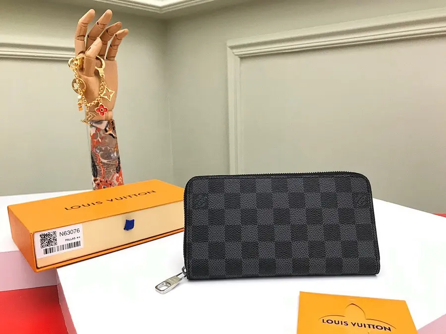 ルイ・ヴィトン（LOUIS VUITTON） 収納しやすい ロングウォレット メンズ｜新品 BB4F7D67