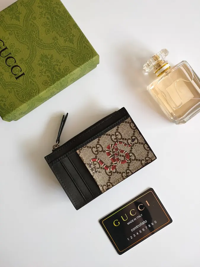 グッチ(GUCCI) 男女兼用 カードケース レザー|新品 BCDA6DFEの商品画像