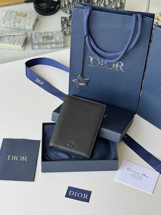 ディオール（DIOR） パスポートホルダー 新品 レディース レザー｜BCEB8D4A