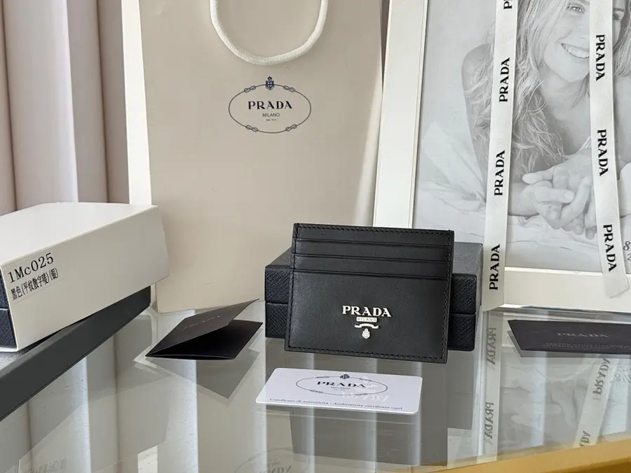 プラダ（PRADA） コンパクト カードホルダー 男女兼用｜新品 BDB496E6