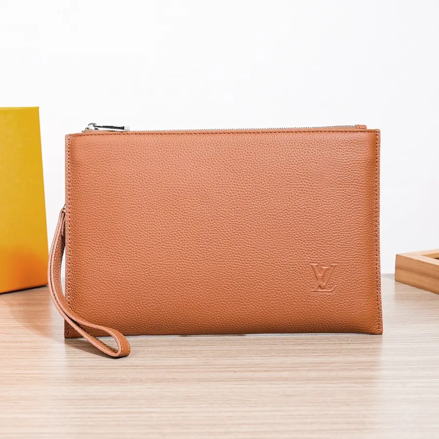 ルイ・ヴィトン（LOUIS VUITTON） クラッチバッグ レザー メンズ｜新品 BF7C27E7の商品画像