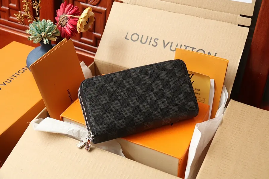 ルイ・ヴィトン（LOUIS VUITTON） 長財布 新品 メンズ 収納しやすい｜C026F1A2