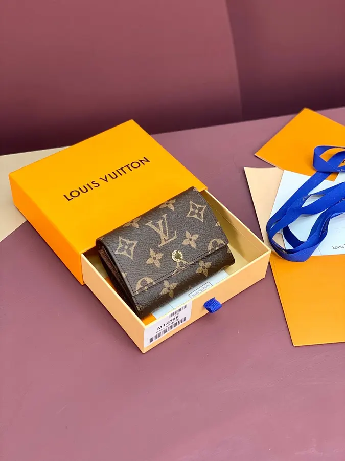 ルイ・ヴィトン（LOUIS VUITTON） 持ち歩きやすい コンパクト財布 レディース｜新品 C09C635F